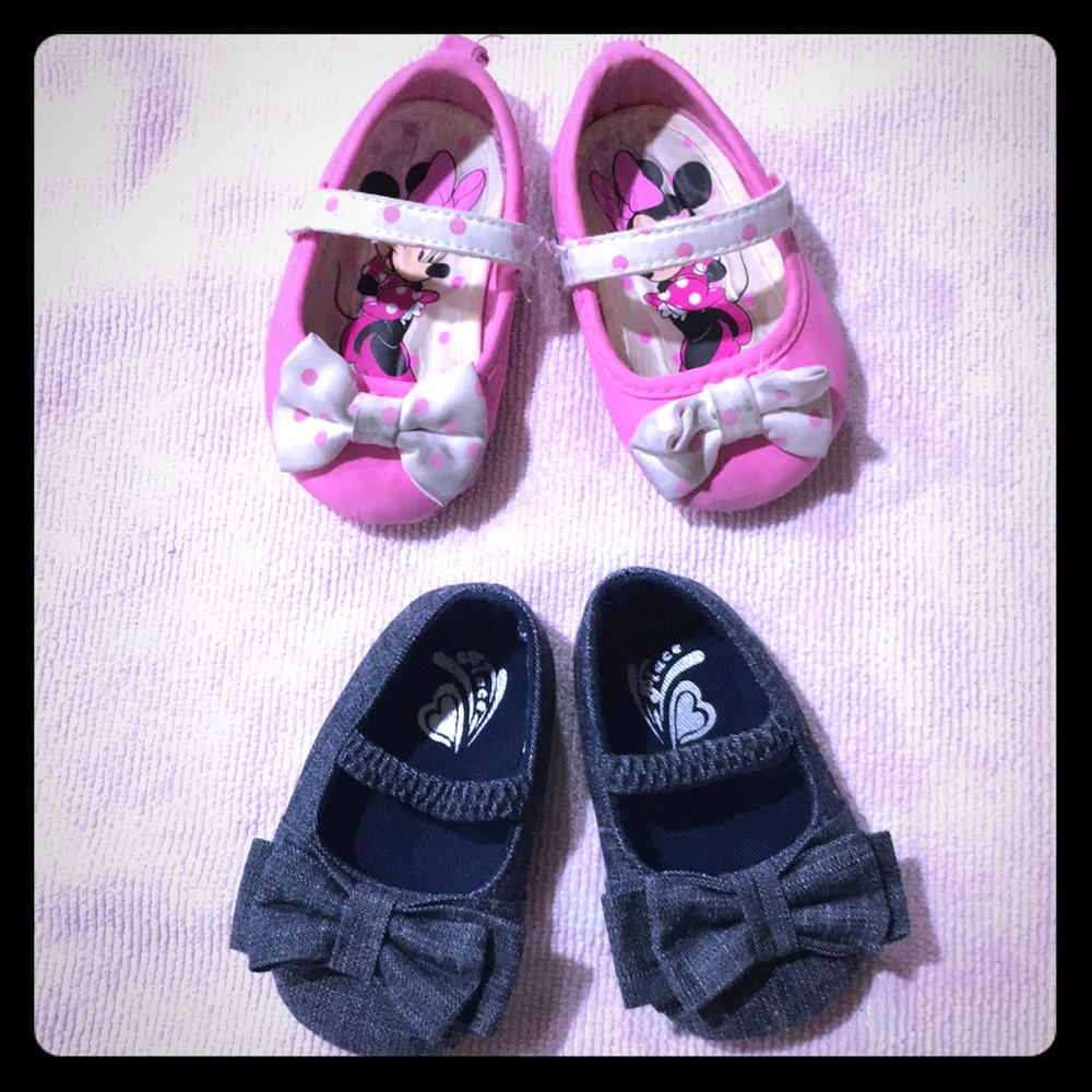 Adorable bow crib shoes! Size 0-6 months